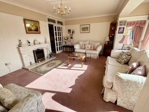 Lounge- click for photo gallery